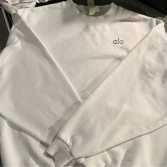 ALO Yoga Tops - Alo White Sweatshirt - xs - like new